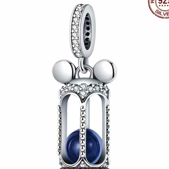 Mickey wishing well charm dangle - Picture 1 of 4